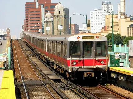 Red Line train on the Longfellow Bridge