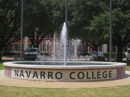 Navarro College sign off Texas State Highway 31