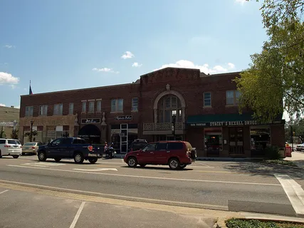 West Laurel Avenue in Foley, Alabama