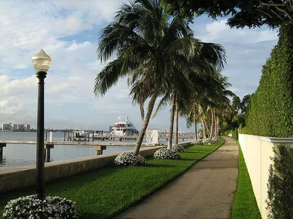 Lake Trail along the Lake Worth Lagoon