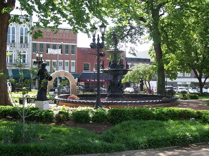 Fountain Square Park in downtown Bowling Green