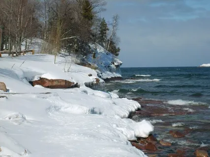 Lake Superior shore at Presque Isle Park