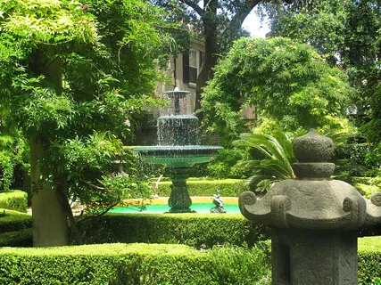 Residential garden at the Calhoun Mansion